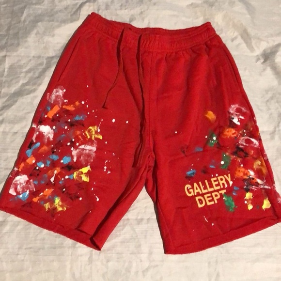 Gallery dept shorts red